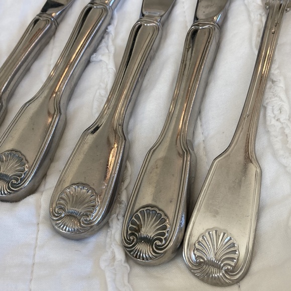 Reed & Barton 18/10 colonial shell pattern heavy stainless. Quality flatware - Picture 3 of 7